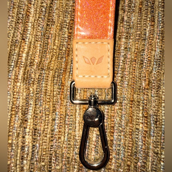 Consuela Keychain - Picture 4 of 5